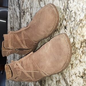 ☘️Deal of the Week!  Born Tarkiln Suede Ankle Booties Sz 8.5